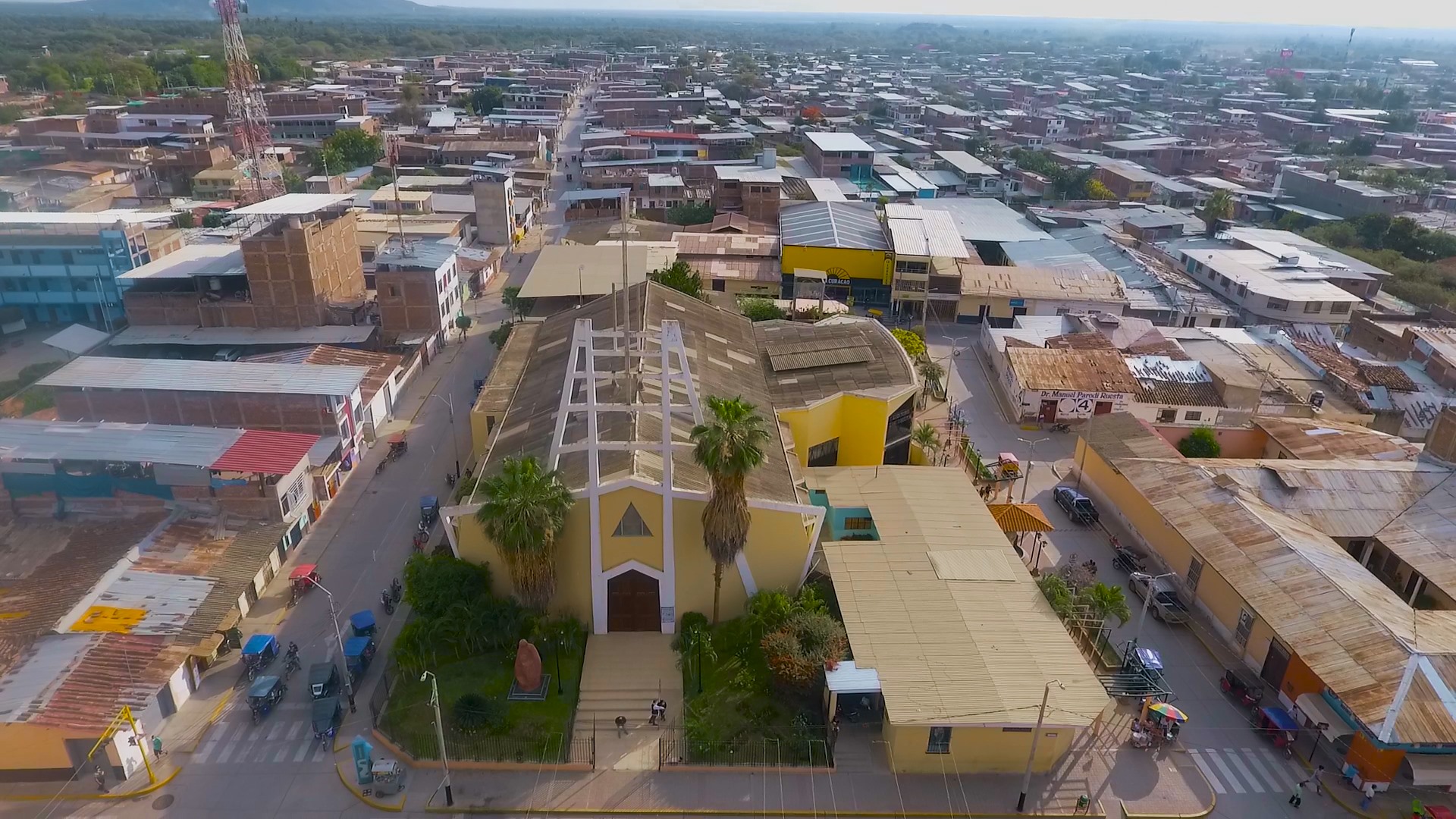 Explora Parroquia Catedral Sagrada Familia De Chulucanas, un lugar turístico en CHULUCANAS, Piura. Descubre su ubicación, altitud, y las actividades que ofrece.