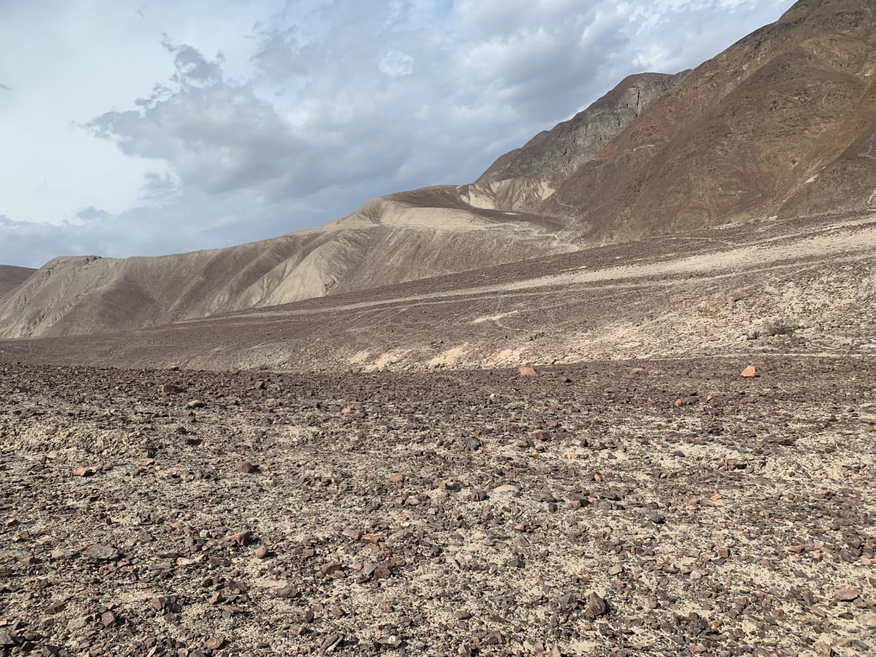 Explora Geoglifos De Bogotalla, un lugar turístico en EL INGENIO, Ica. Descubre su ubicación, altitud, y las actividades que ofrece.