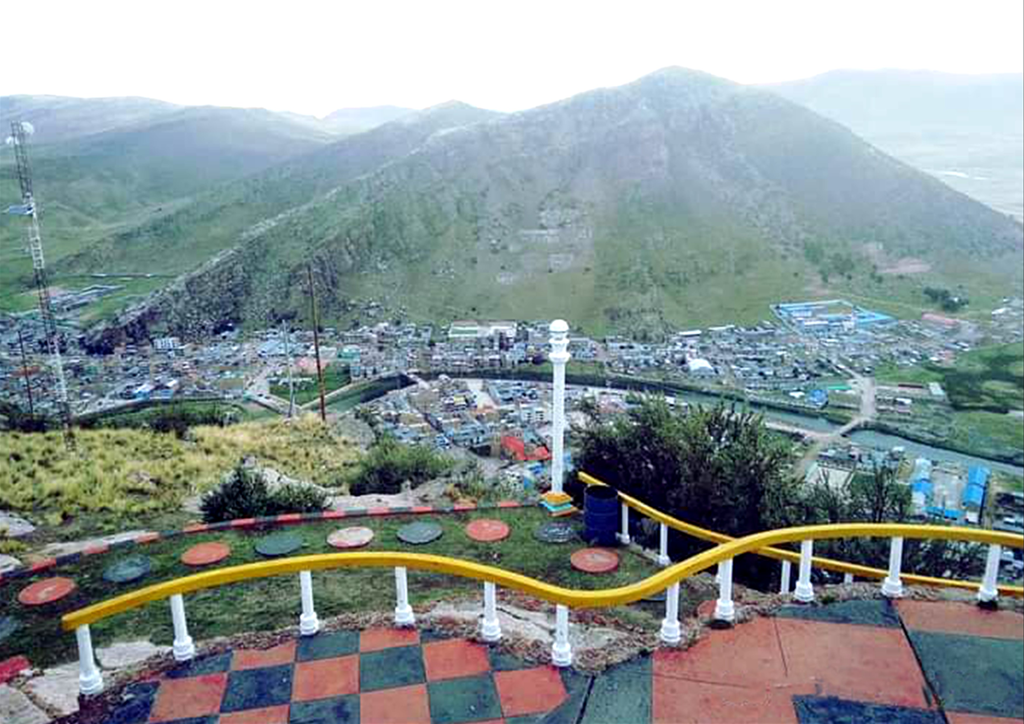 Explora Mirador Cristo De La Paz, un lugar turístico en PUTINA, Puno. Descubre su ubicación, altitud, y las actividades que ofrece.