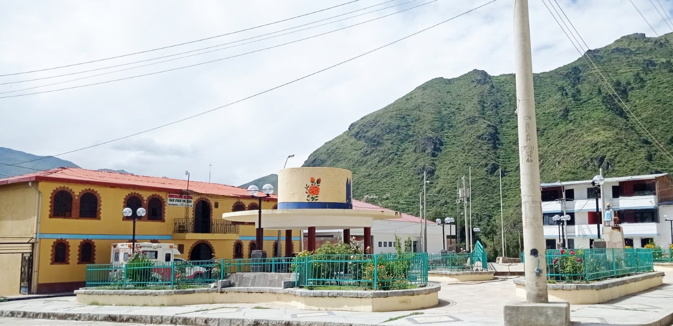 Explora Plaza De Armas De San Juan De Iris, un lugar turístico en SAN JUAN DE IRIS, Lima. Descubre su ubicación, altitud, y las actividades que ofrece.