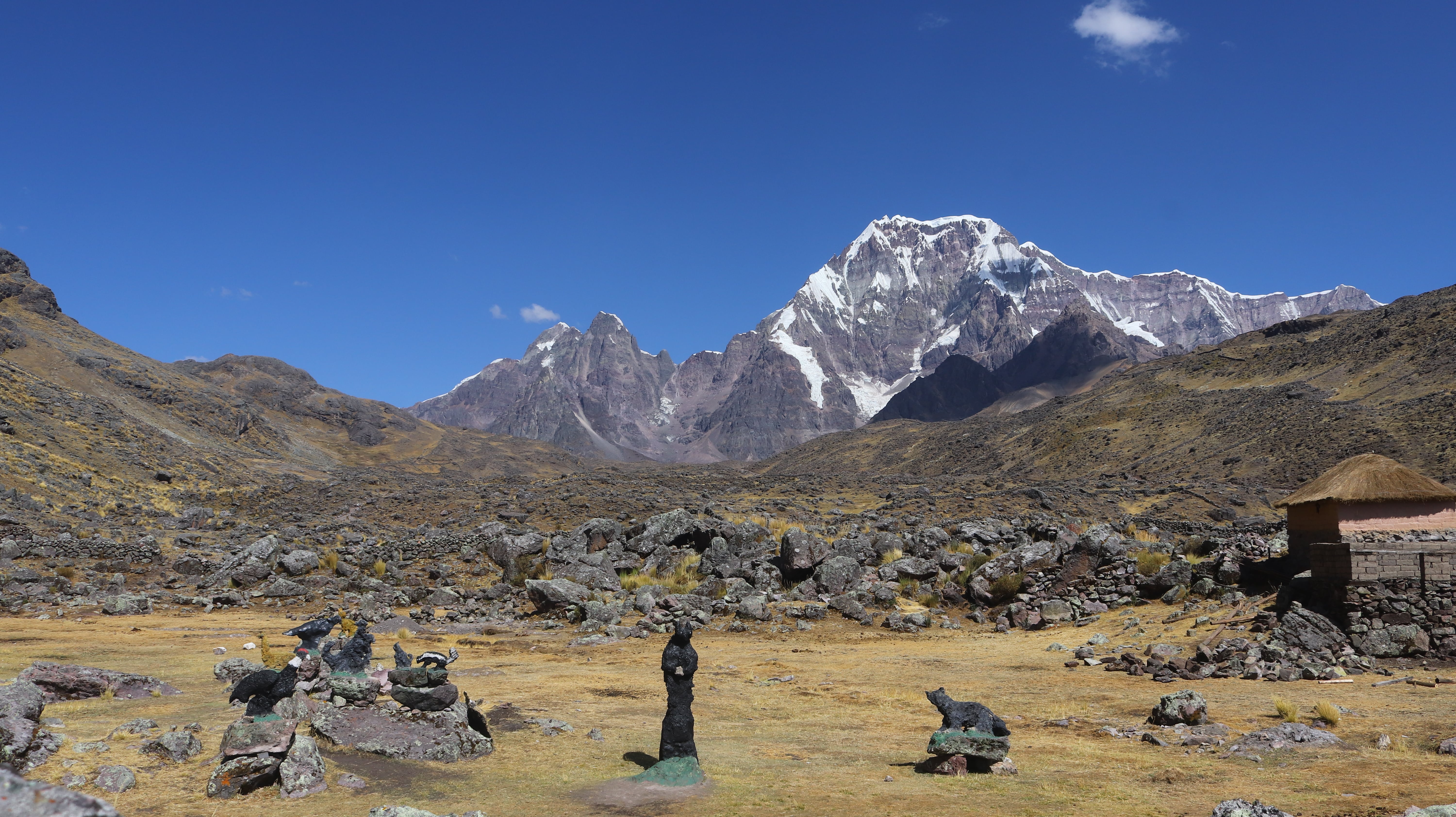 Explora El Mirador De Ausangate - Sector Pacchanta, un lugar turístico en OCONGATE, Cusco. Descubre su ubicación, altitud, y las actividades que ofrece.