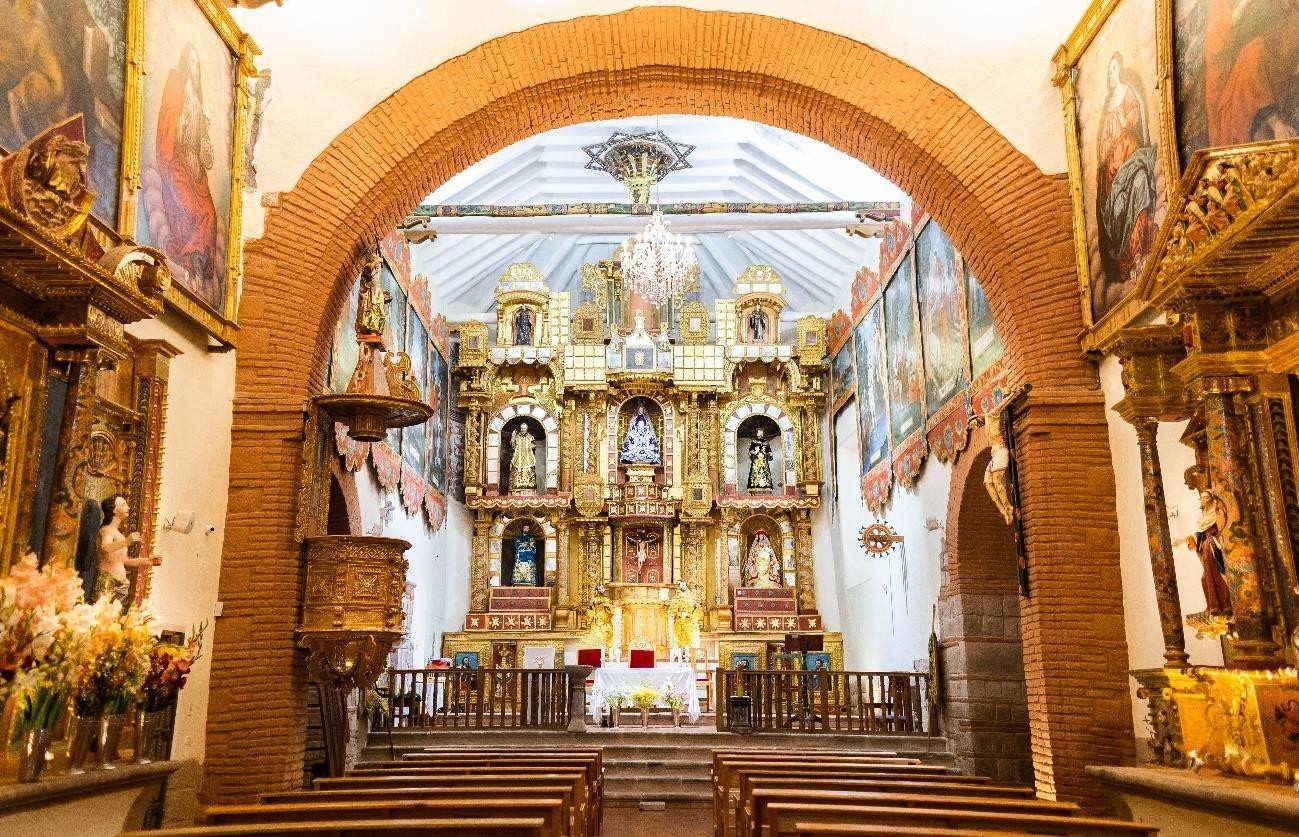 Explora Templo De San  Francisco De Asis, un lugar turístico en MARAS, Cusco. Descubre su ubicación, altitud, y las actividades que ofrece.