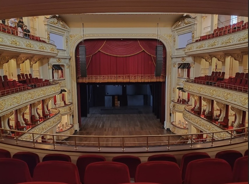 Explora Teatro Municipal De Lima, un lugar turístico en LIMA, Lima. Descubre su ubicación, altitud, y las actividades que ofrece.