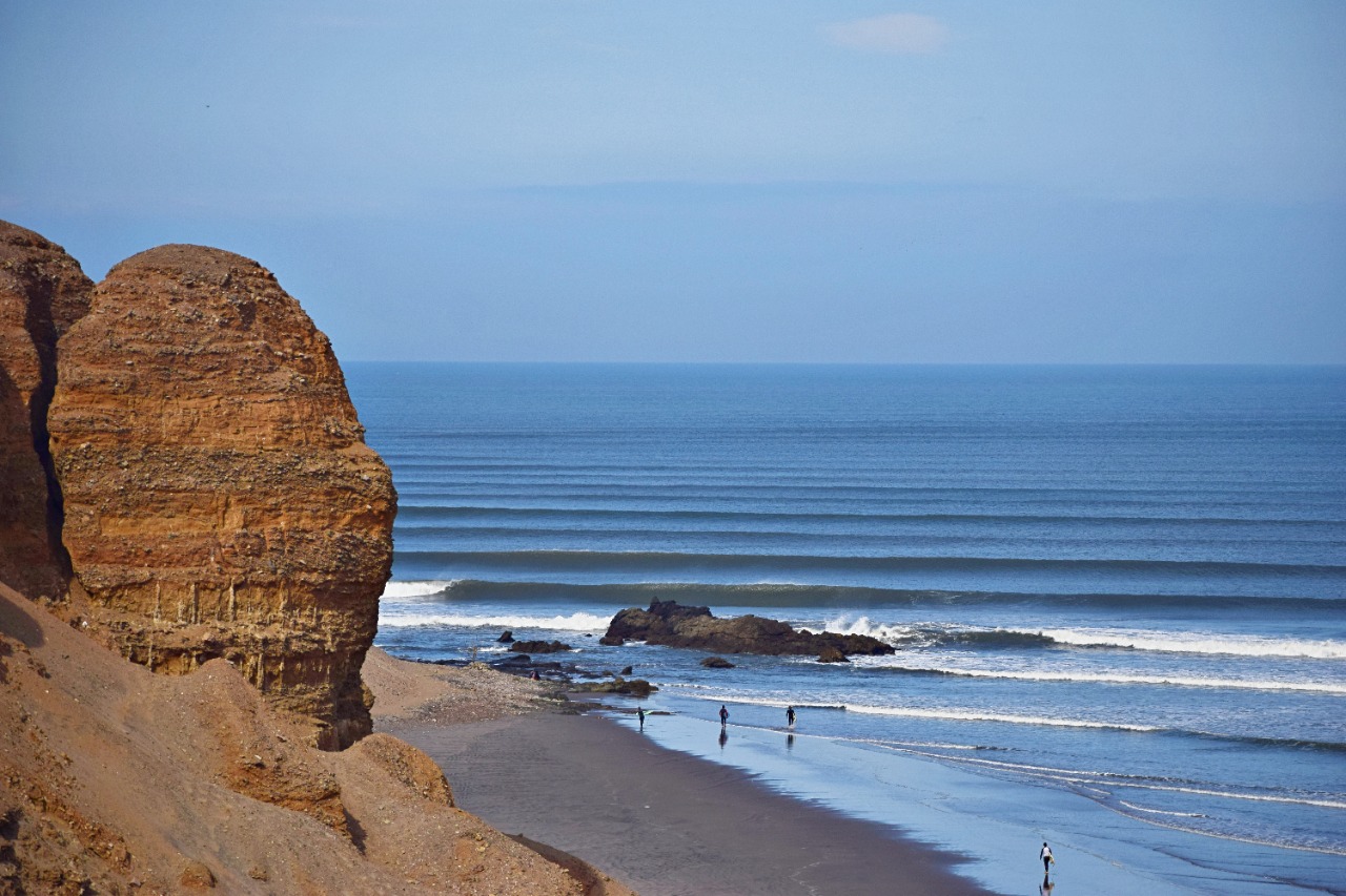 Explora Playa Puerto Malabrigo, un lugar turístico en RÁZURI, La Libertad. Descubre su ubicación, altitud, y las actividades que ofrece.
