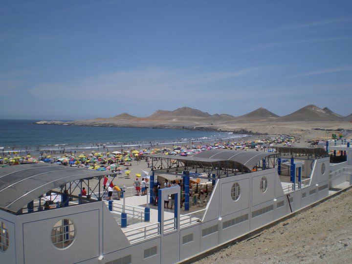 Explora Playa Pozo De Lisas - Ilo, un lugar turístico en ILO, Moquegua. Descubre su ubicación, altitud, y las actividades que ofrece.