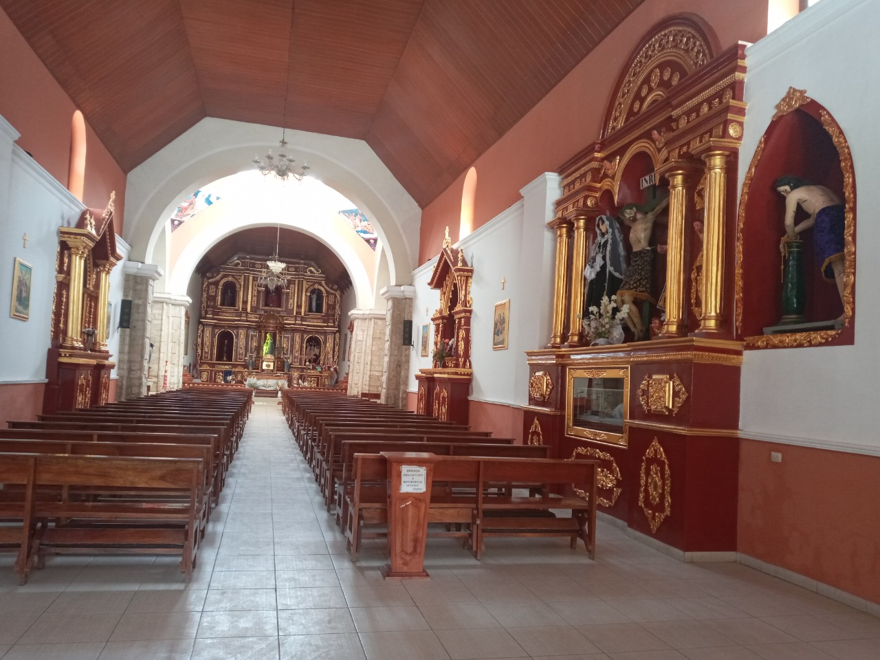 Explora Iglesia San Pedro - Pampas, un lugar turístico en PAMPAS, Huancavelica. Descubre su ubicación, altitud, y las actividades que ofrece.