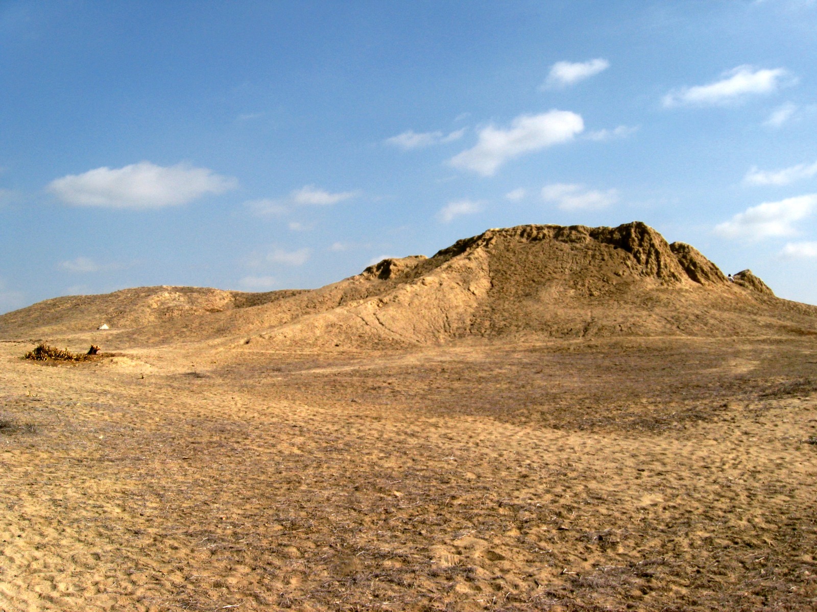 Explora Complejo Arqueológico Huaca Bandera, un lugar turístico en PACORA, Lambayeque. Descubre su ubicación, altitud, y las actividades que ofrece.