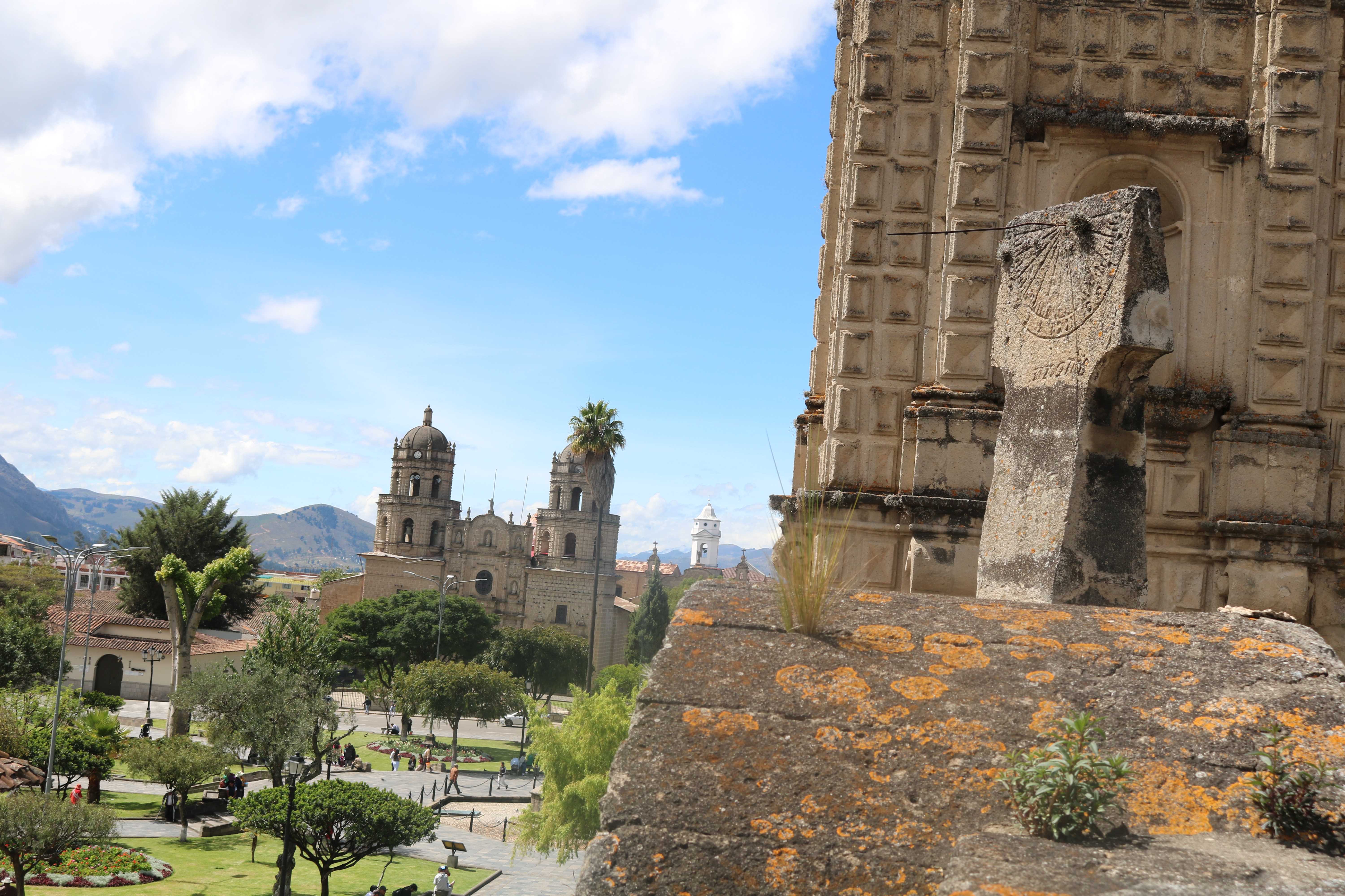 Explora Iglesia Catedral  Santa Catalina, un lugar turístico en CAJAMARCA, Cajamarca. Descubre su ubicación, altitud, y las actividades que ofrece.