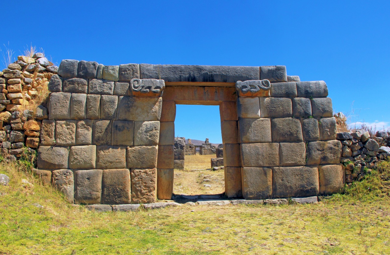 Explora Zona Arqueológica Monumental De Huánuco Pampa, un lugar turístico en LA UNIÓN, Huanuco. Descubre su ubicación, altitud, y las actividades que ofrece.