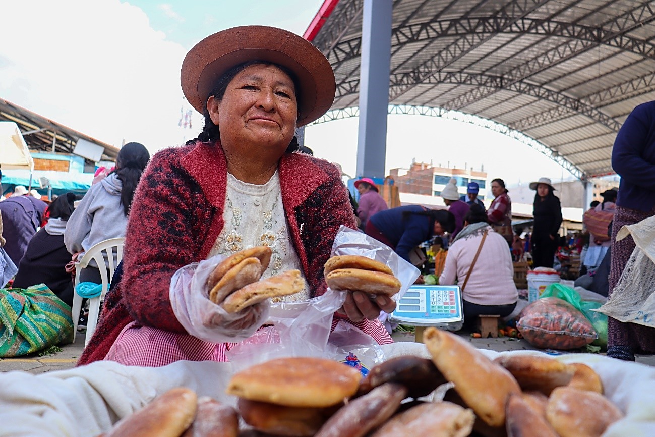Explora Feria Tradicional De Los Jueves, un lugar turístico en SAPALLANGA, Junín. Descubre su ubicación, altitud, y las actividades que ofrece.