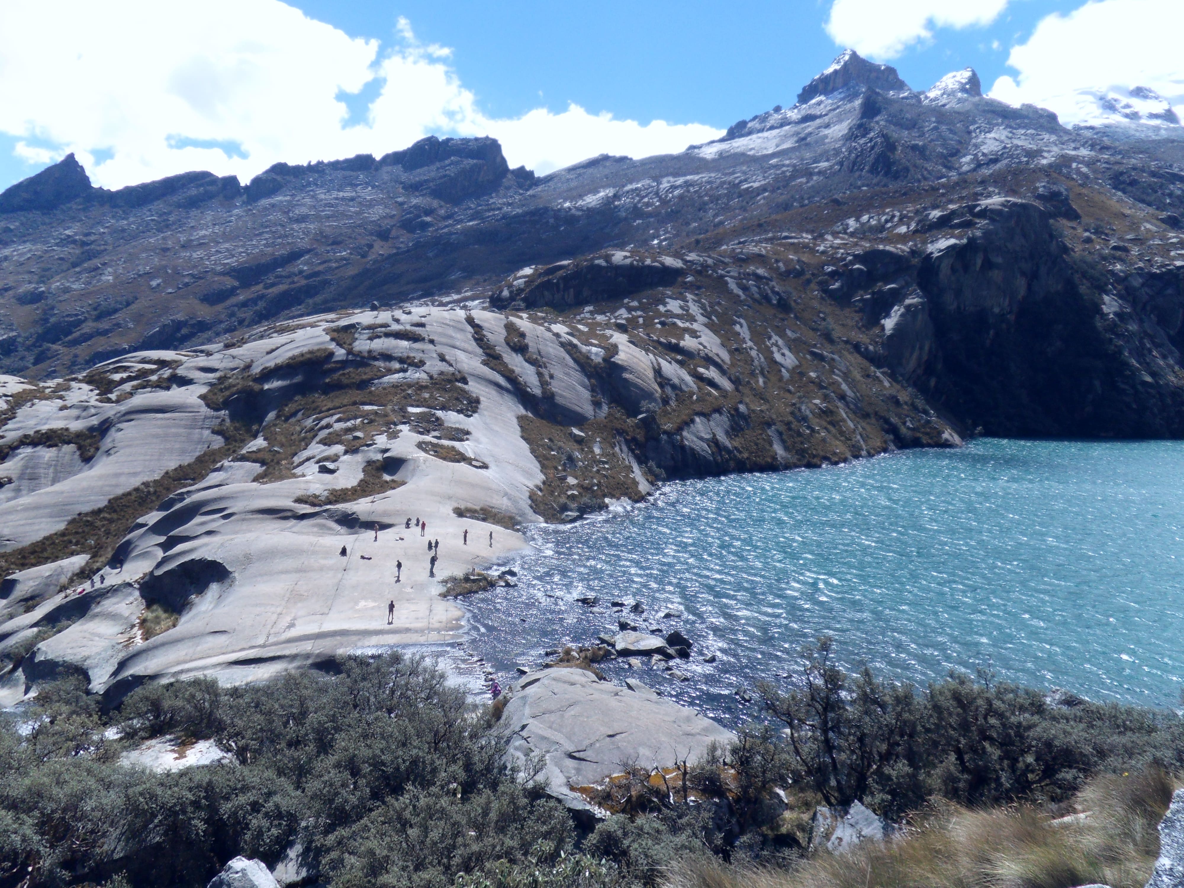 Explora Laguna Auquiscocha, un lugar turístico en SHILLA, Ancash. Descubre su ubicación, altitud, y las actividades que ofrece.