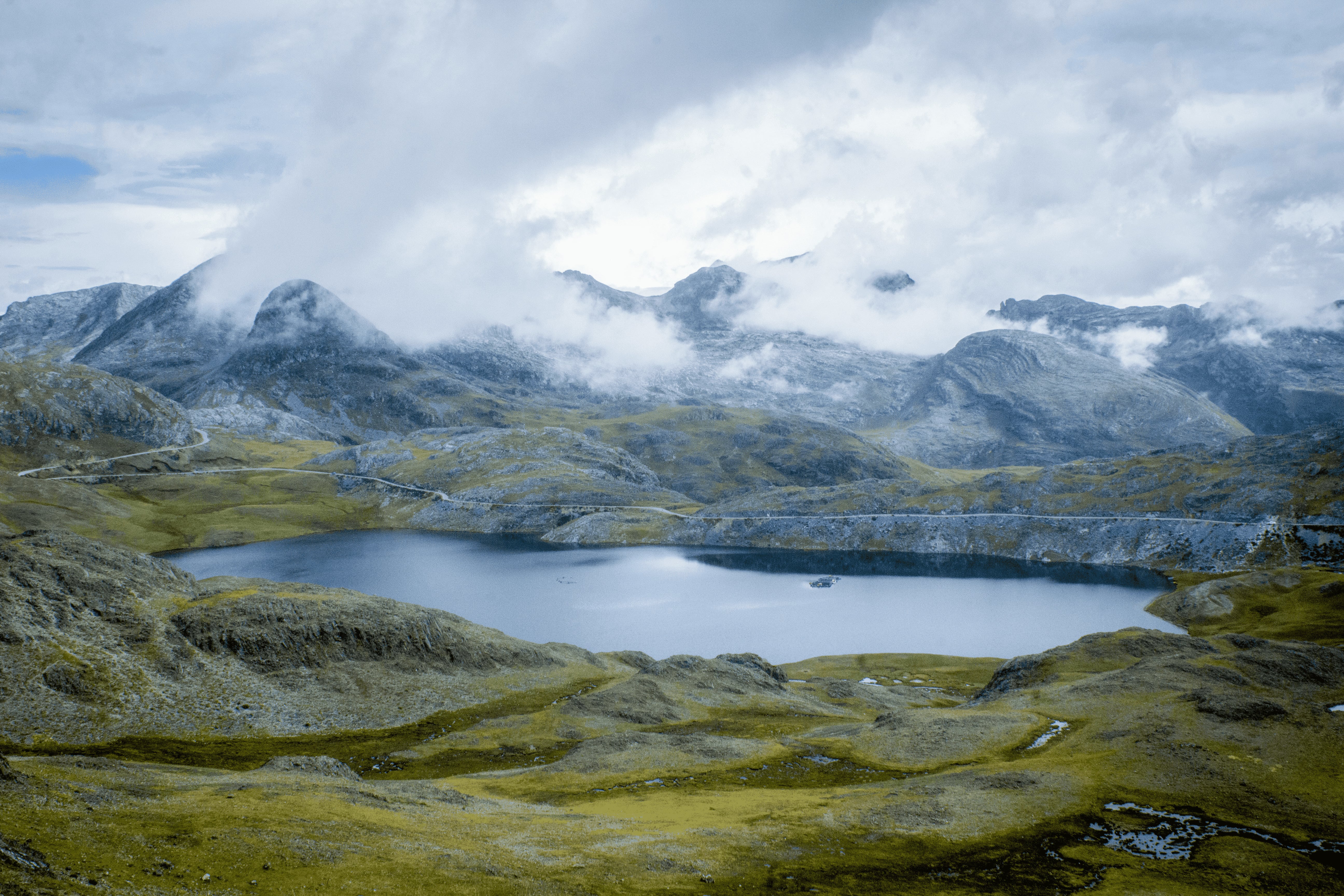 Explora Laguna De Lliullita, un lugar turístico en CHUQUIBAMBILLA, Apurimac. Descubre su ubicación, altitud, y las actividades que ofrece.
