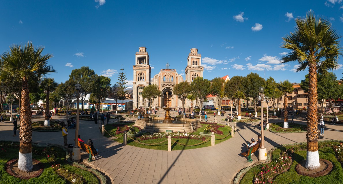 Explora Catedral De Huaraz, un lugar turístico en HUARAZ, Ancash. Descubre su ubicación, altitud, y las actividades que ofrece.