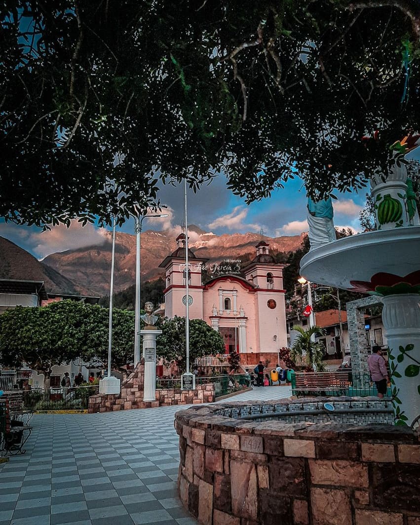 Explora Pueblo De Canchaque, un lugar turístico en CANCHAQUE, Piura. Descubre su ubicación, altitud, y las actividades que ofrece.